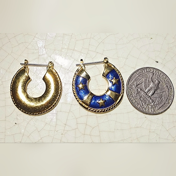 Vintage Avon 1997 circle hoops blue and gold clasp earrings - Picture 4 of 4